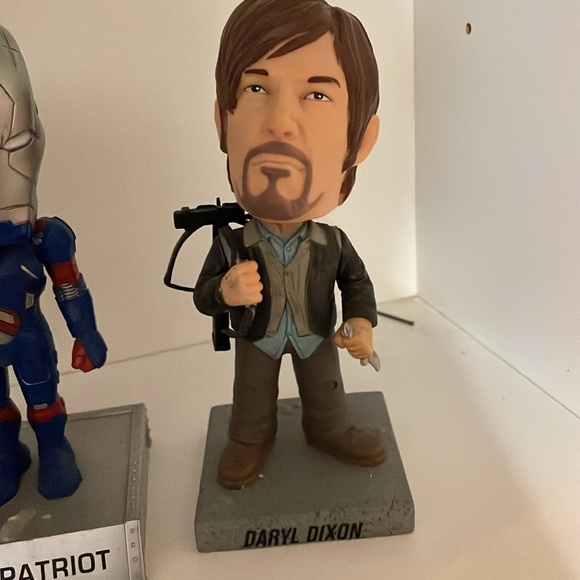 3 BobbleHead for 1 Price - Picture 4 of 4